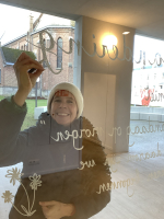 Handlettering op ramen en deuren